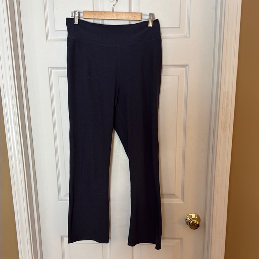 Cropped Navy Vuori Yoga Pants
